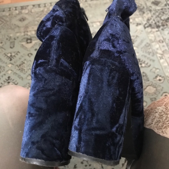 Blue crushed velvet boots - Picture 5 of 7